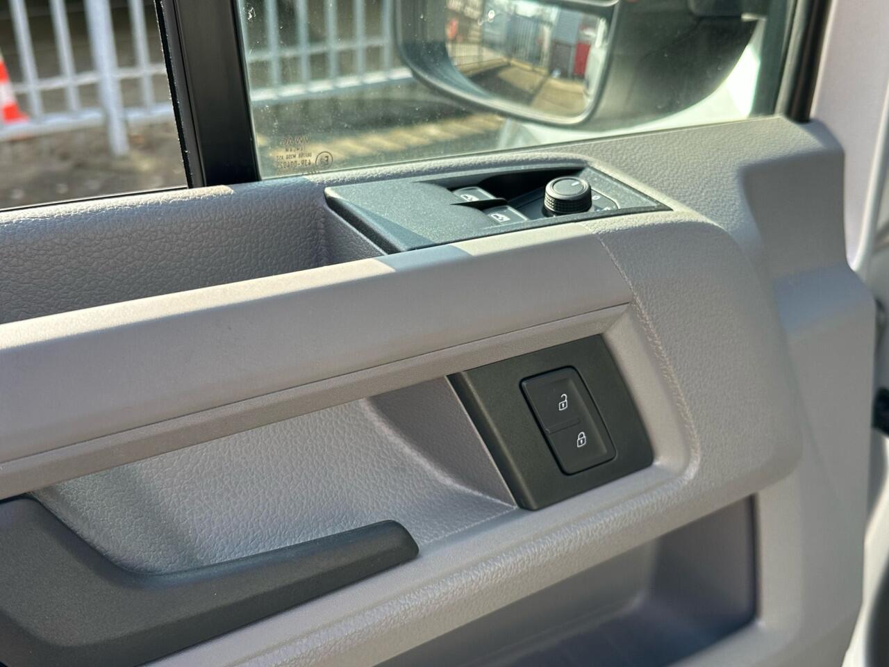 Volkswagen CRAFTER 2.0 L 140 PK Veel Opties Nieuw