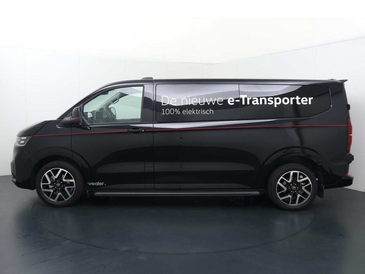 Volkswagen E-Transporter 32 L2H1 Bulli 64 kWh 210 kW (286 pk) DEMO | IQ lights | Navigatie Apple/Andriod carplay | Trekhaak vast | Achteruitrijcamera | Adaptive Cruise Control | Digitaal Dasboard
