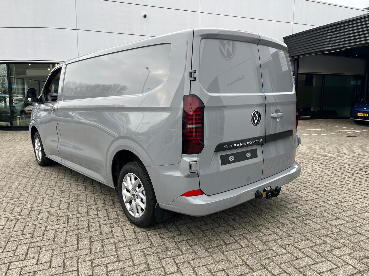 Volkswagen E-Transporter Bedrijfswagens Style L2 218pk 64kWh Elektrische aandrijving | Schuifdeur rechts, met elektrische sluithulp | Navigatiesysteem 13" met draadloos App-Connect | IQ.LIGHT - LED matrix koplampen | Geavanceerde grootlichtregeling (Dynamic Light Assist) |