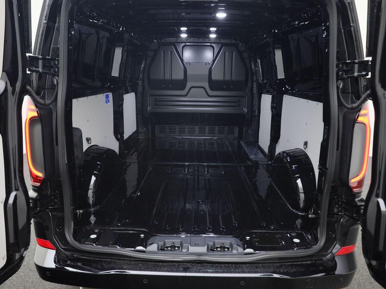 Volkswagen E-Transporter Bedrijfswagens Bestelwagen Bulli 64kWh 286pk L2 700164