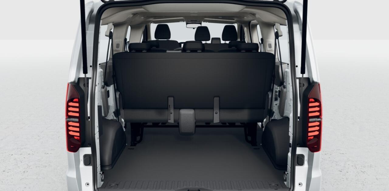 Volkswagen E-Transporter Kombi L2H1 64kWh RWD / 9-persoons