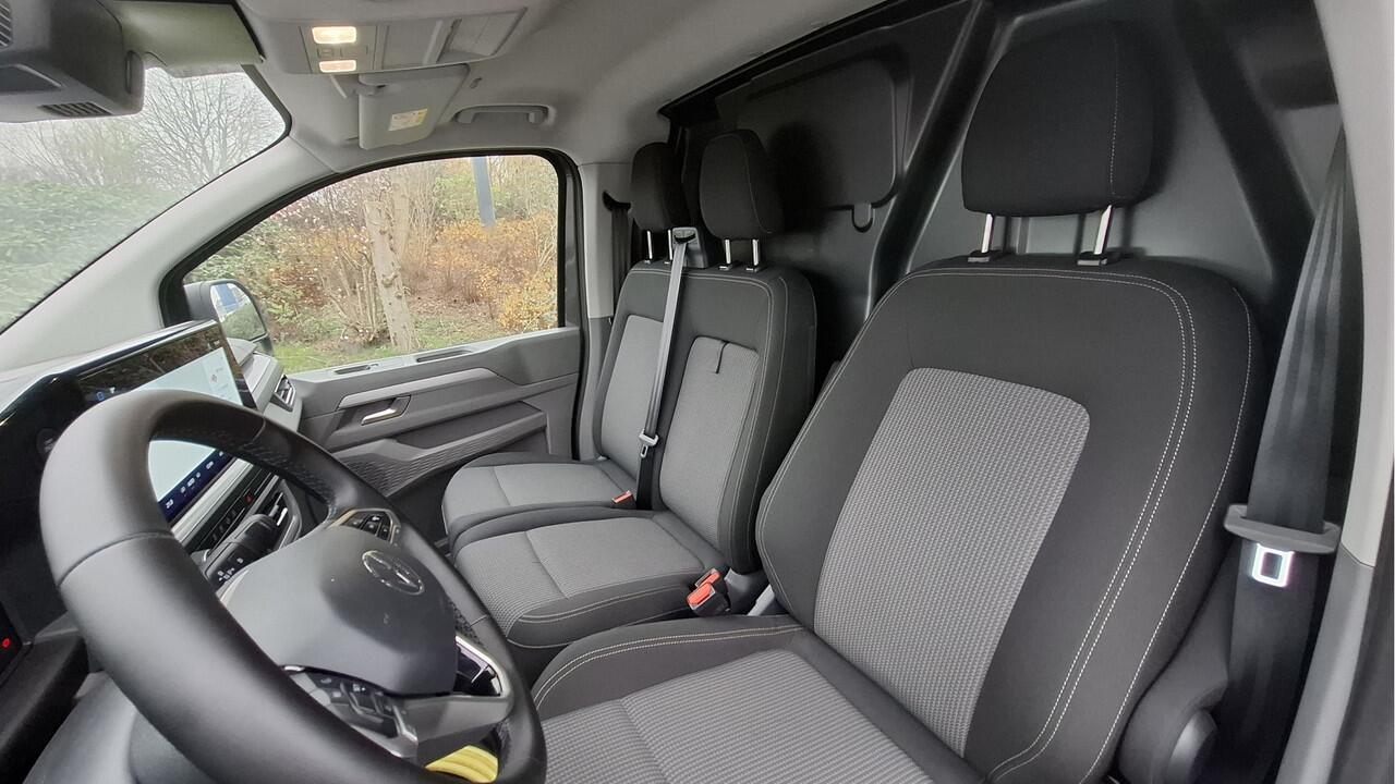 Volkswagen E-Transporter 34 L2H1 Life 64 kWh 218 pk - Trekhaak / Navi by APP