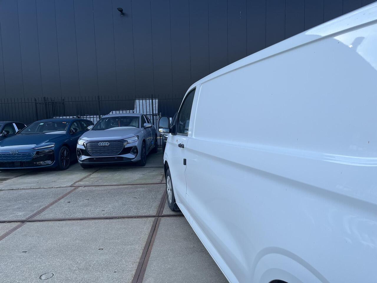 Volkswagen E-Transporter Bedrijfswagens Life L2 100 kW (136 pk) elektrische aandrijving | Achterdeuren zonder ruit | Trekhaak, vast | Life intro |