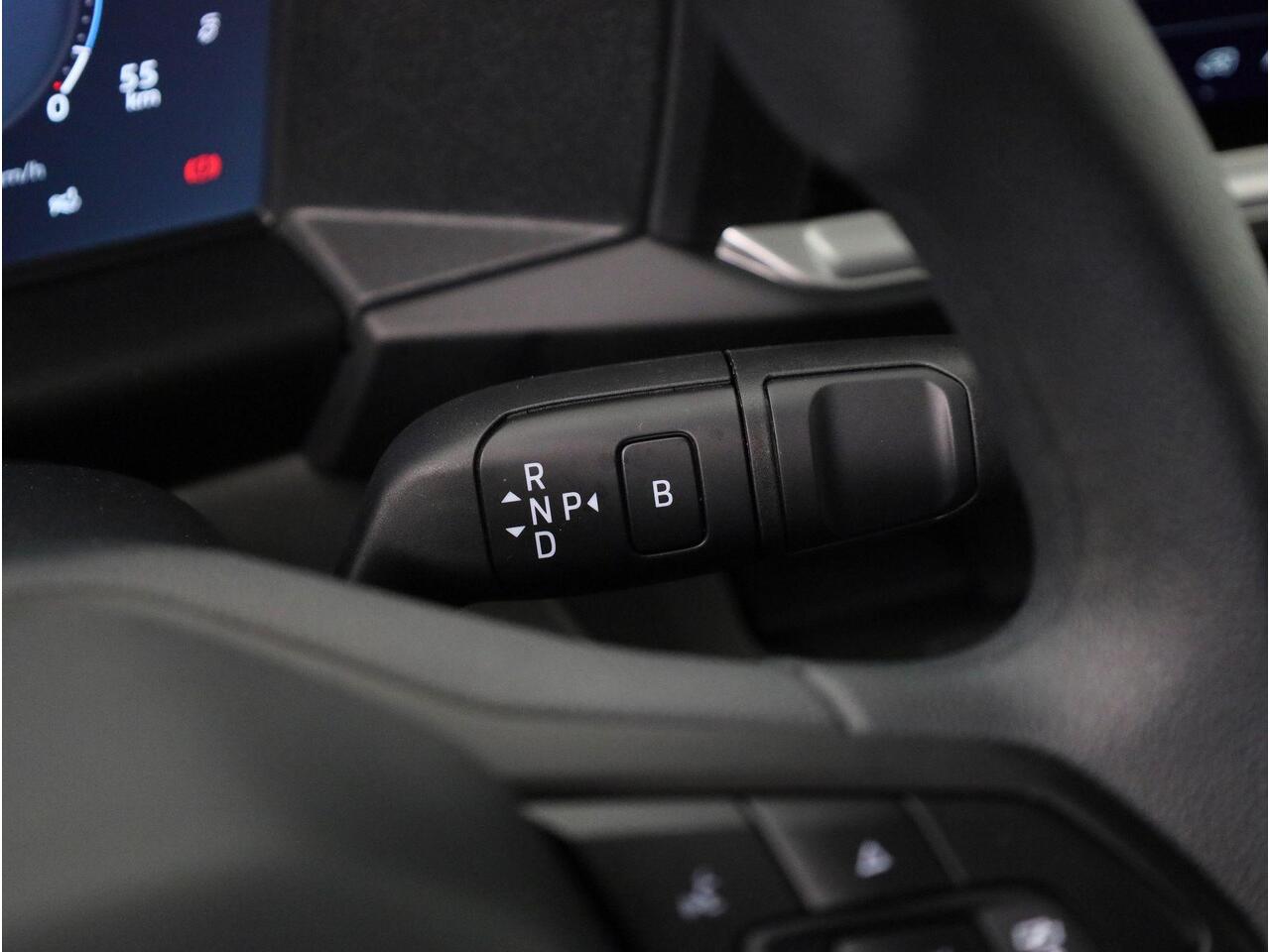 Volkswagen E-Transporter 160 kW / 218 pk L2 | Trekhaak | Navigatie | 2x Schuifdeur | Apple Carplay/Android Auto | Alarm | All season banden