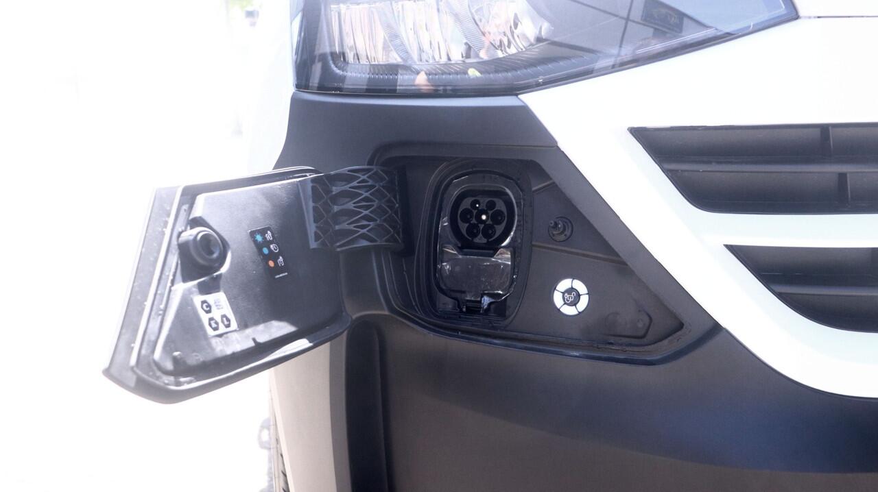 Volkswagen E-Transporter L1H1 64kWh 160kW 218PK RWD Life-Intro / Direct leverbaar