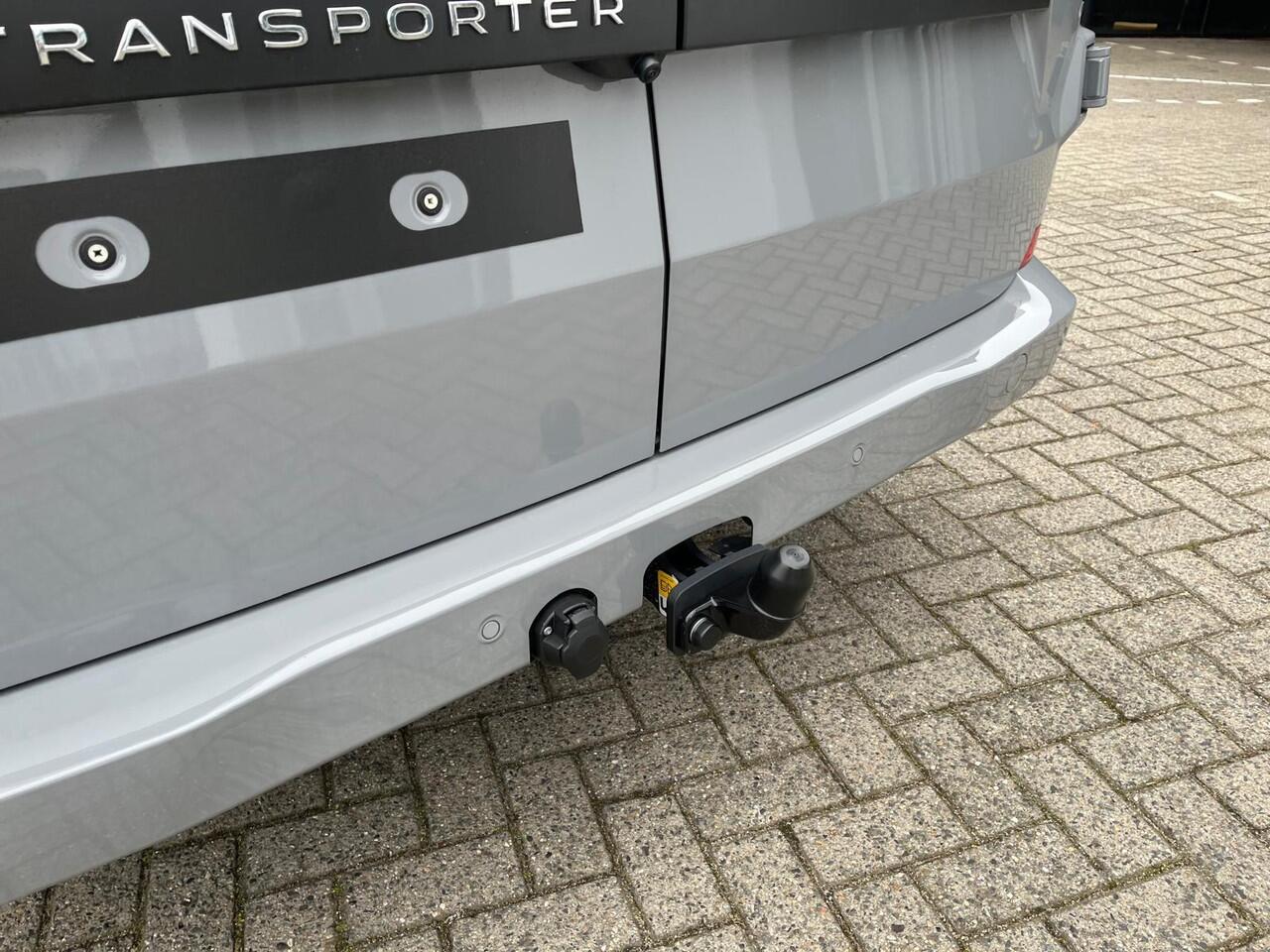 Volkswagen E-Transporter Bedrijfswagens Style L2 218pk 64kWh Elektrische aandrijving | Schuifdeur rechts, met elektrische sluithulp | Navigatiesysteem 13" met draadloos App-Connect | IQ.LIGHT - LED matrix koplampen | Geavanceerde grootlichtregeling (Dynamic Light Assist) |