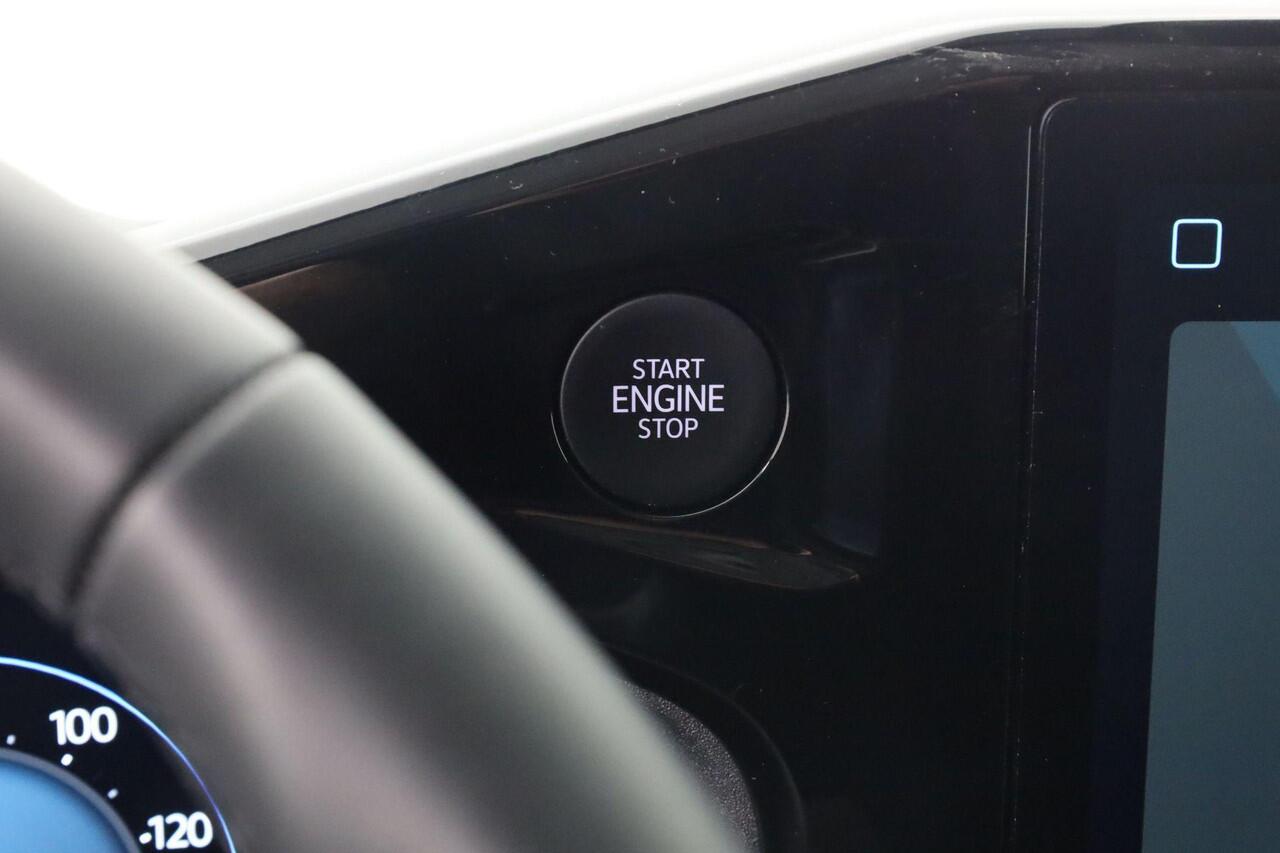 Volkswagen E-Transporter Life Intro 160kW 218pk L2 | Trekhaak | verwarmbare voorruit