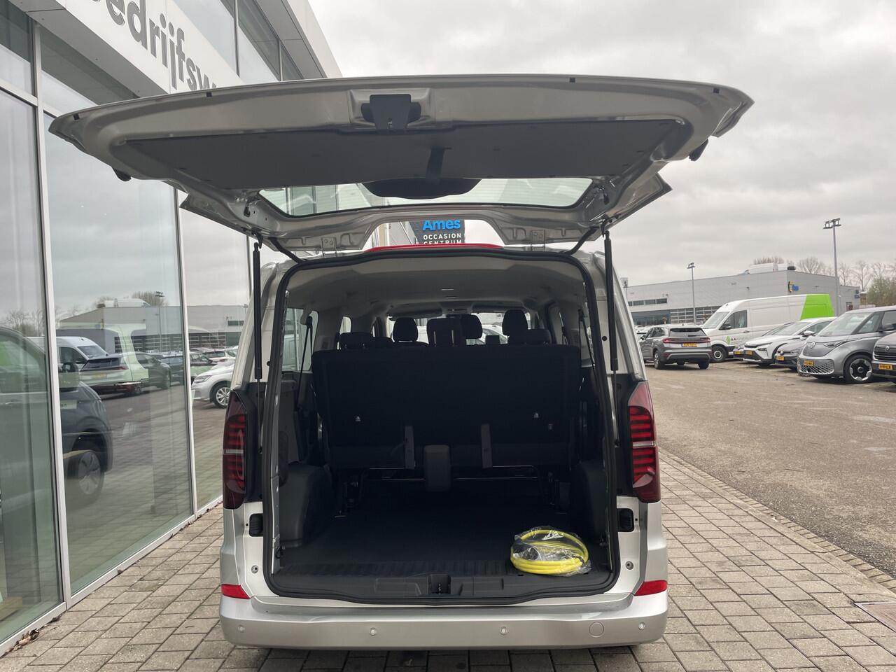 Volkswagen E-Transporter Kombi L2 Life 64 kWh | 218PK | 9 Persoons | Navigatie