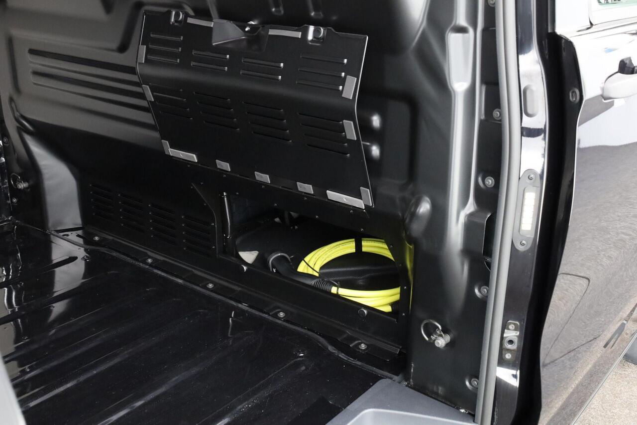 Volkswagen E-Transporter Life Intro 160 kW / 218 pk L2 3500 mm | Warmtepomp | Achteruitrijcamera | Trekhaak | LED | Bijrijdersbank