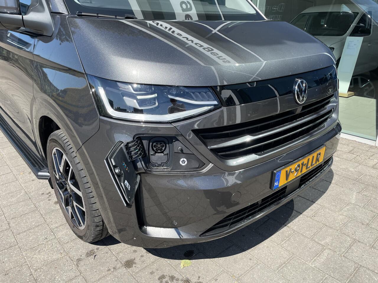 Volkswagen E-Transporter 32 L2H1 Style 64 kWh | 286 PK | Trekhaak | Camera | IQ light | ACC | App connect | Styling pakket