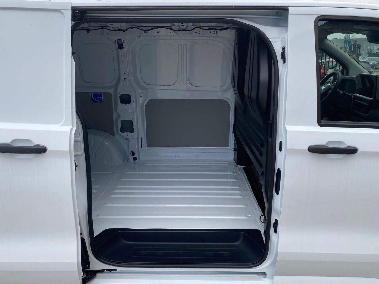 Volkswagen E-Transporter Bedrijfswagens Bestelwagen L1 218pk 64kWh Elektrische aandrijving | Bijrijdersbank | Trekhaak, vast | Navigatiesysteem 13" met draadloos App-Connect | Achterdeuren zonder ruit |