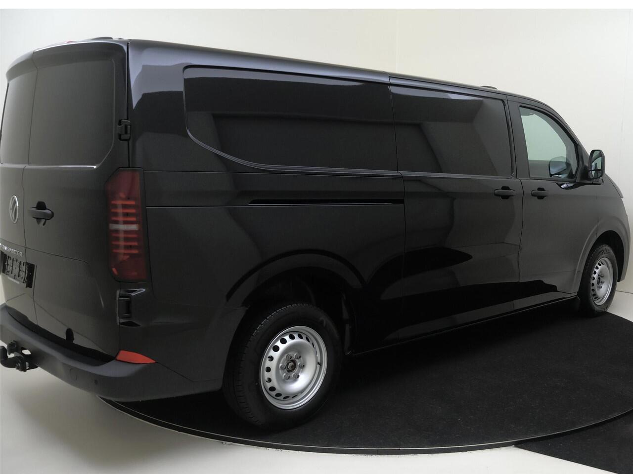 Volkswagen E-Transporter Bedrijfswagens Bestelwagen L2 218pk 64kWh Elektrische aandrijving | Trekhaak, vast | Achterdeuren zonder ruit | Centrale vergrendeling met keyless entry en start systeem Keyless Access | Bijrijdersbank |