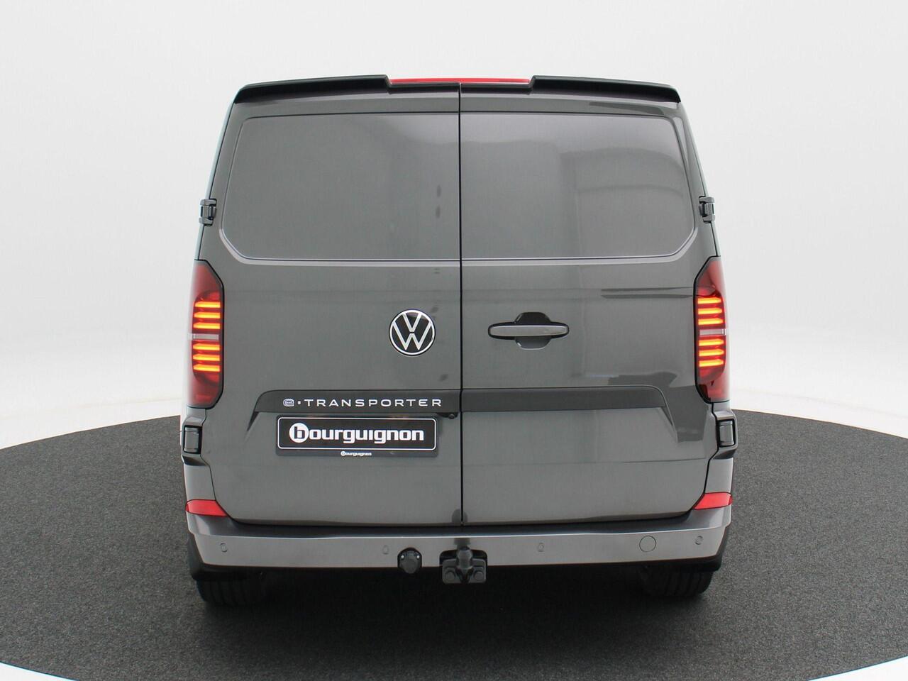 Volkswagen E-Transporter Bedrijfswagens Style Intro L2 286 pk | 19" LM | Side Bar | Trekhaak | Camera | Stoelverwarming | Voorruit Verwarming | Carplay | Dodehoek Detectie | Schuifdeur Rechts |