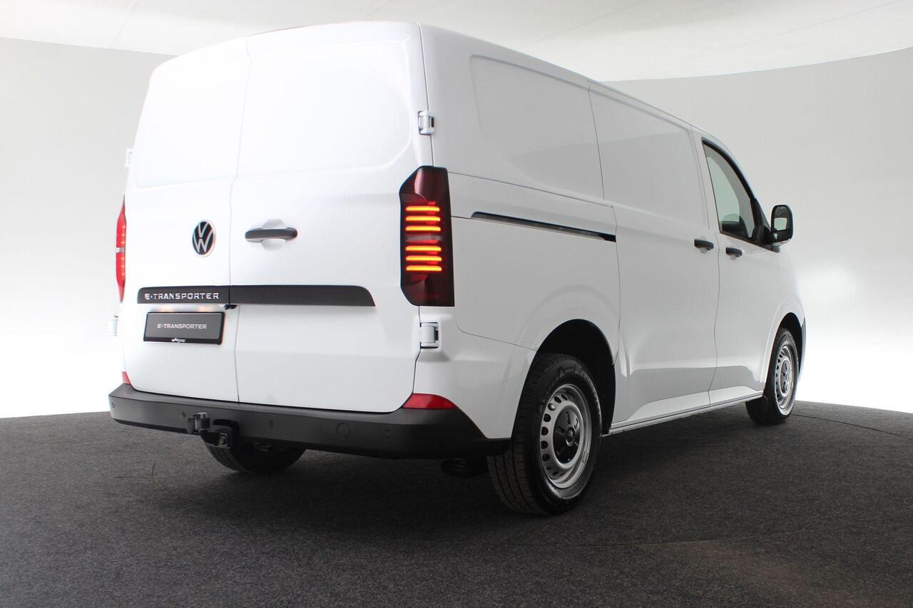 Volkswagen E-Transporter 100 kW /136 pk L1 | Trekhaak | Alarm | All season banden