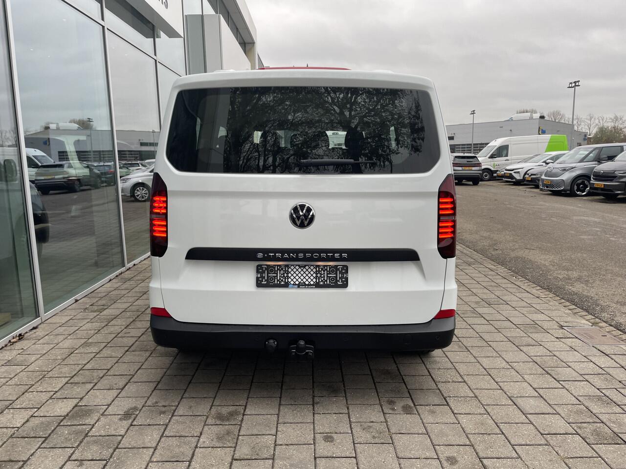 Volkswagen E-Transporter Kombi L1 64 kWh | 136PK | 9 Persoons | Trekhaak