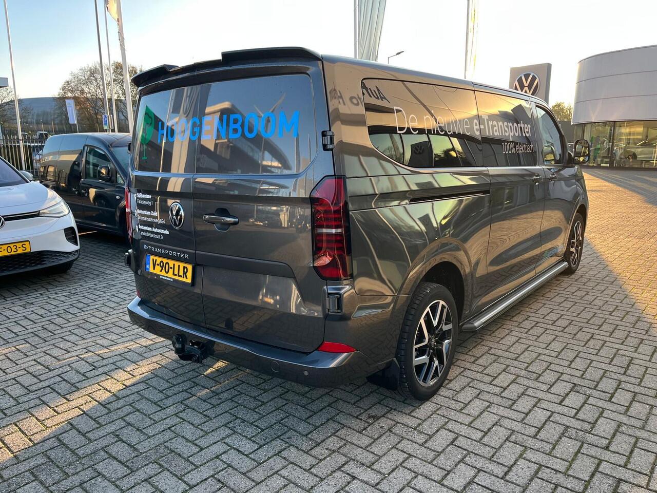 Volkswagen E-Transporter Bedrijfswagens Style Intro L2 210 kW (286 pk) Elektromotor | Adaptieve Cruise Control | Trekhaak | Navigatiesysteem 13" met draadloos App-Connect | IQ.LIGHT - LED matrix koplampen | Geavanceerde grootlichtregeling (Dynamic Light Assist) |