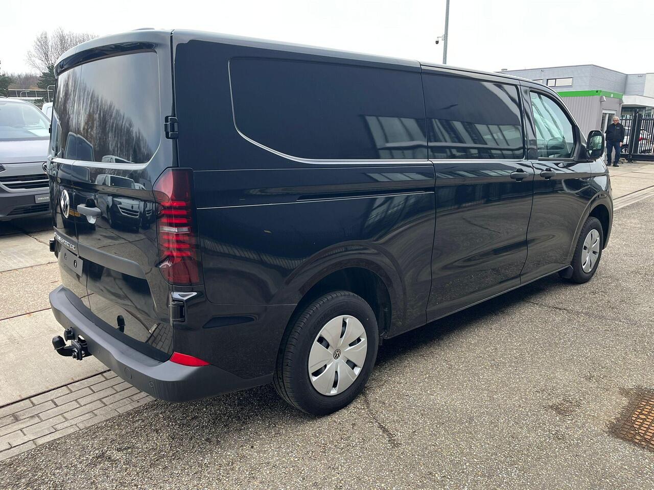 Volkswagen E-Transporter Bedrijfswagens Life L2 160 kW (218 pk) Elektrische aandrijving | Vaste trekhaak | Voorbereiding voor vw connect en vw connect plus | Bestuurdersassistentiepakket plus | Achterdeuren zonder ruit |