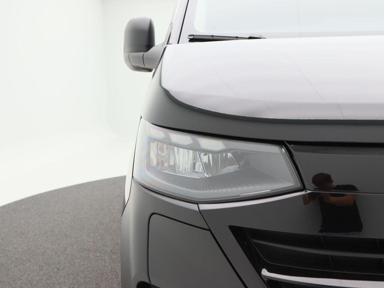 Volkswagen E-Transporter Life Intro L2H1 218 pk | Trekhaak | Stoelverwarming | Achterdeuren |