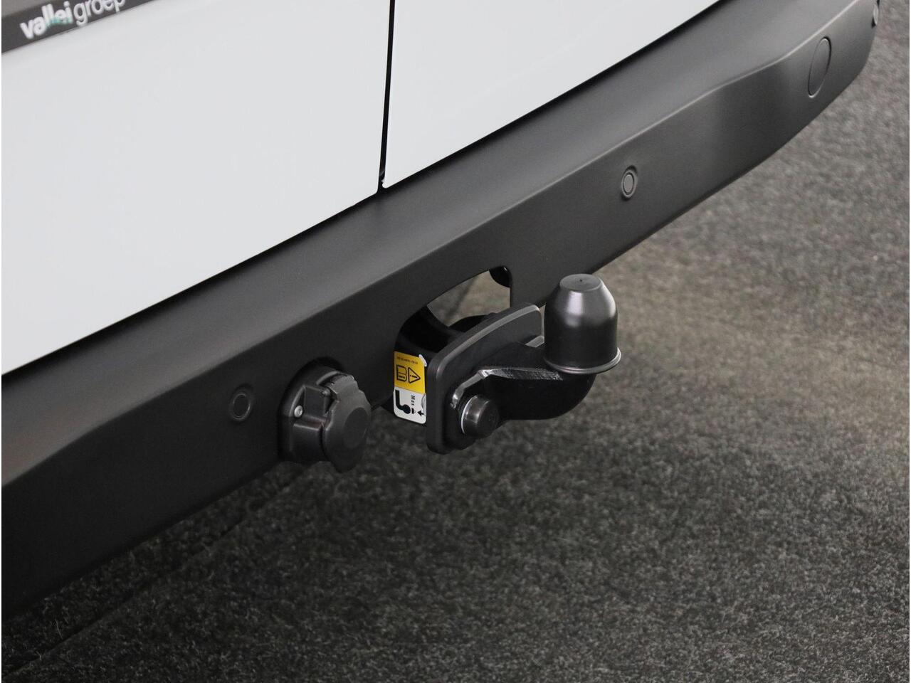 Volkswagen E-Transporter 100kW / 136 pk L1 | Trekhaak | Alarm | 3-Zits