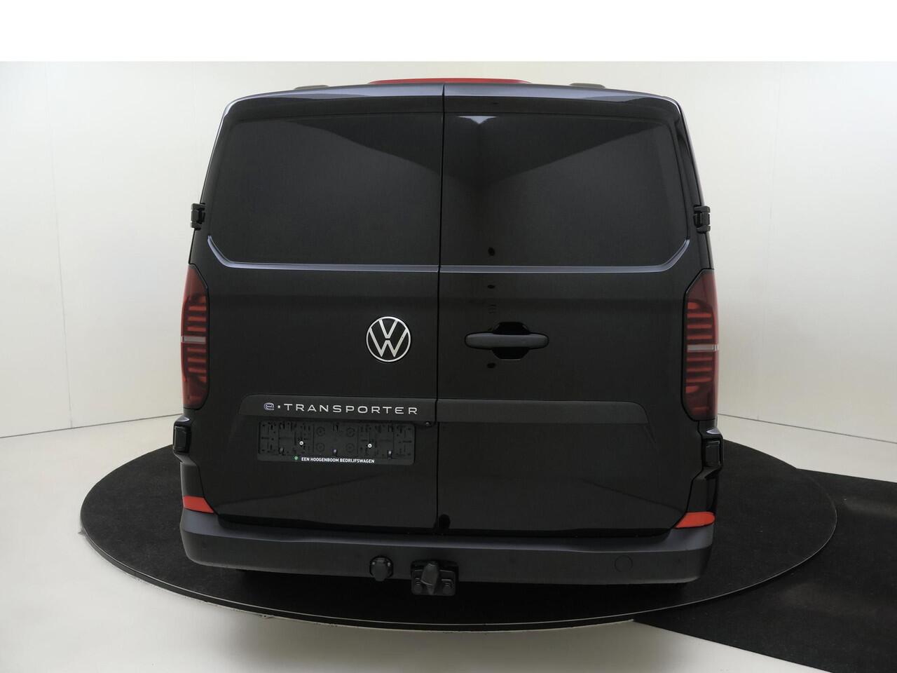 Volkswagen E-Transporter Bedrijfswagens Bestelwagen L2 218pk 64kWh Elektrische aandrijving | Trekhaak, vast | Achterdeuren zonder ruit | Centrale vergrendeling met keyless entry en start systeem Keyless Access | Bijrijdersbank |