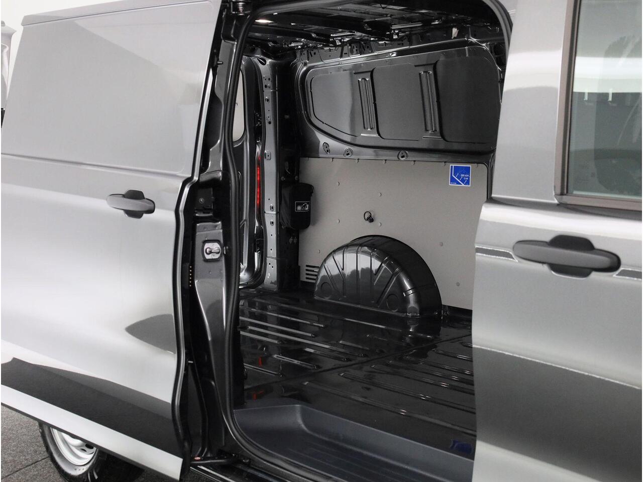 Volkswagen E-Transporter 160 kW / 218 pk L2 | Dubbele schuifdeur | Trekhaak | Alarm | Navigatie | Apple carplay/android auto