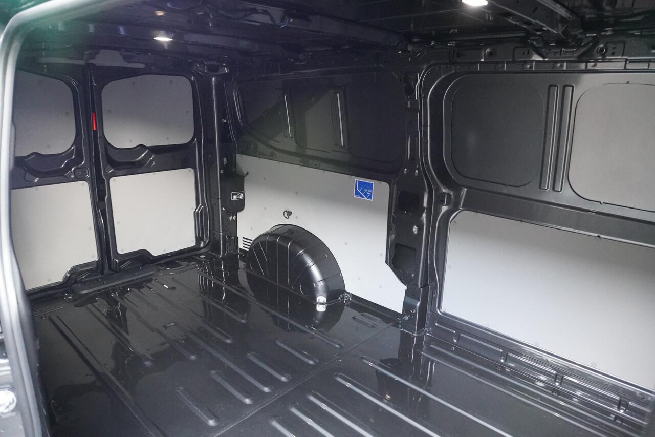 Volkswagen E-Transporter 32 L2H1 Style 286 pk AUT., Climatronic, Lichtmetalen velgen, IQ Light, Navigatie, Climatronic