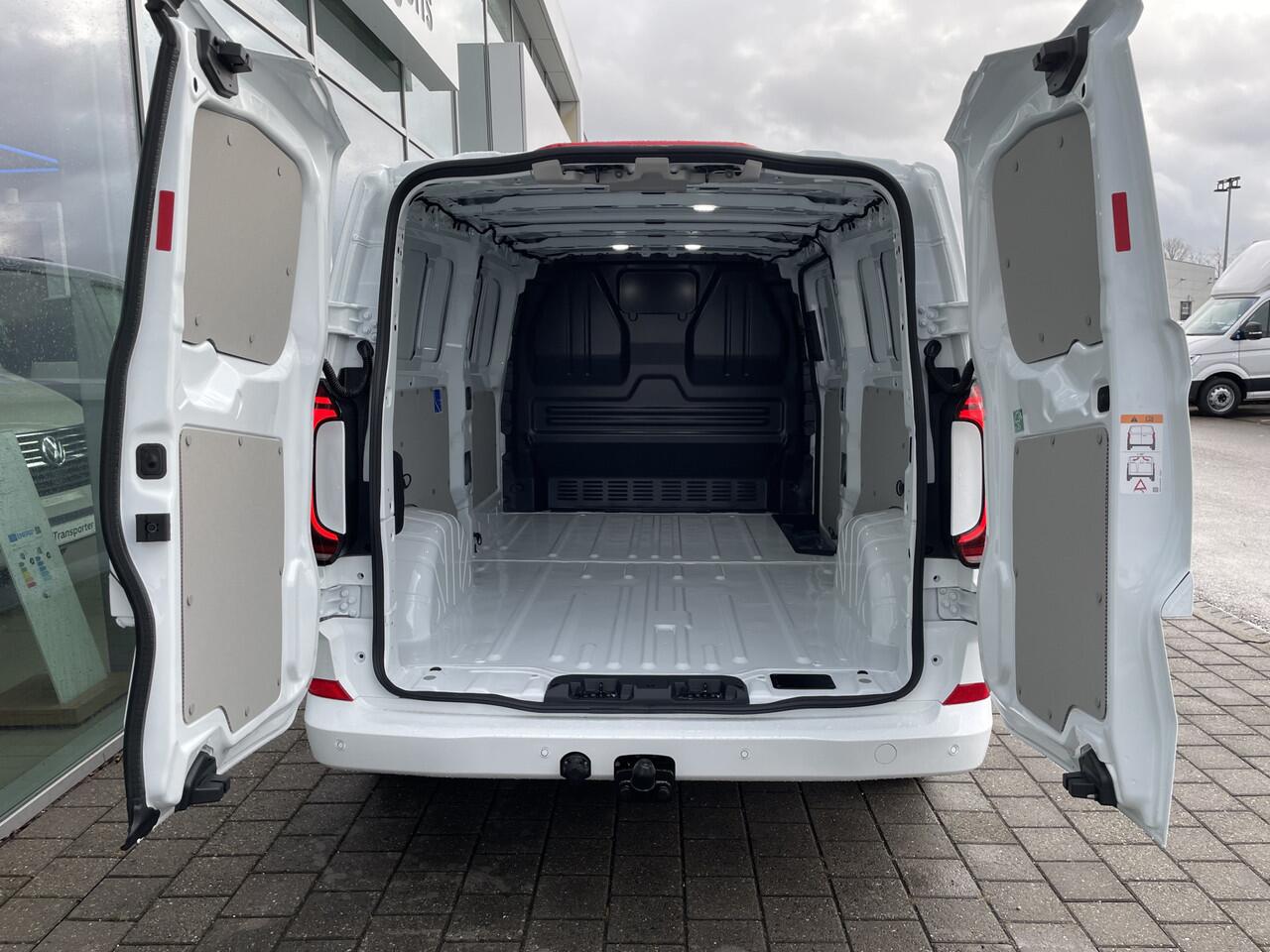 Volkswagen E-Transporter L2 Bulli 218PK | Trekhaak | App Connect | Assistentie Pakket Premium