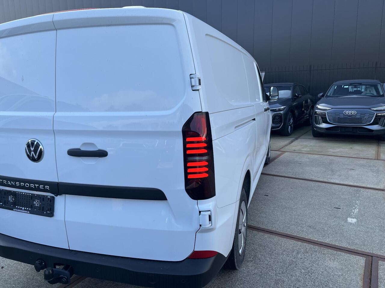 Volkswagen E-Transporter Bedrijfswagens Life L2 100 kW (136 pk) elektrische aandrijving | Achterdeuren zonder ruit | Trekhaak, vast | Life intro |