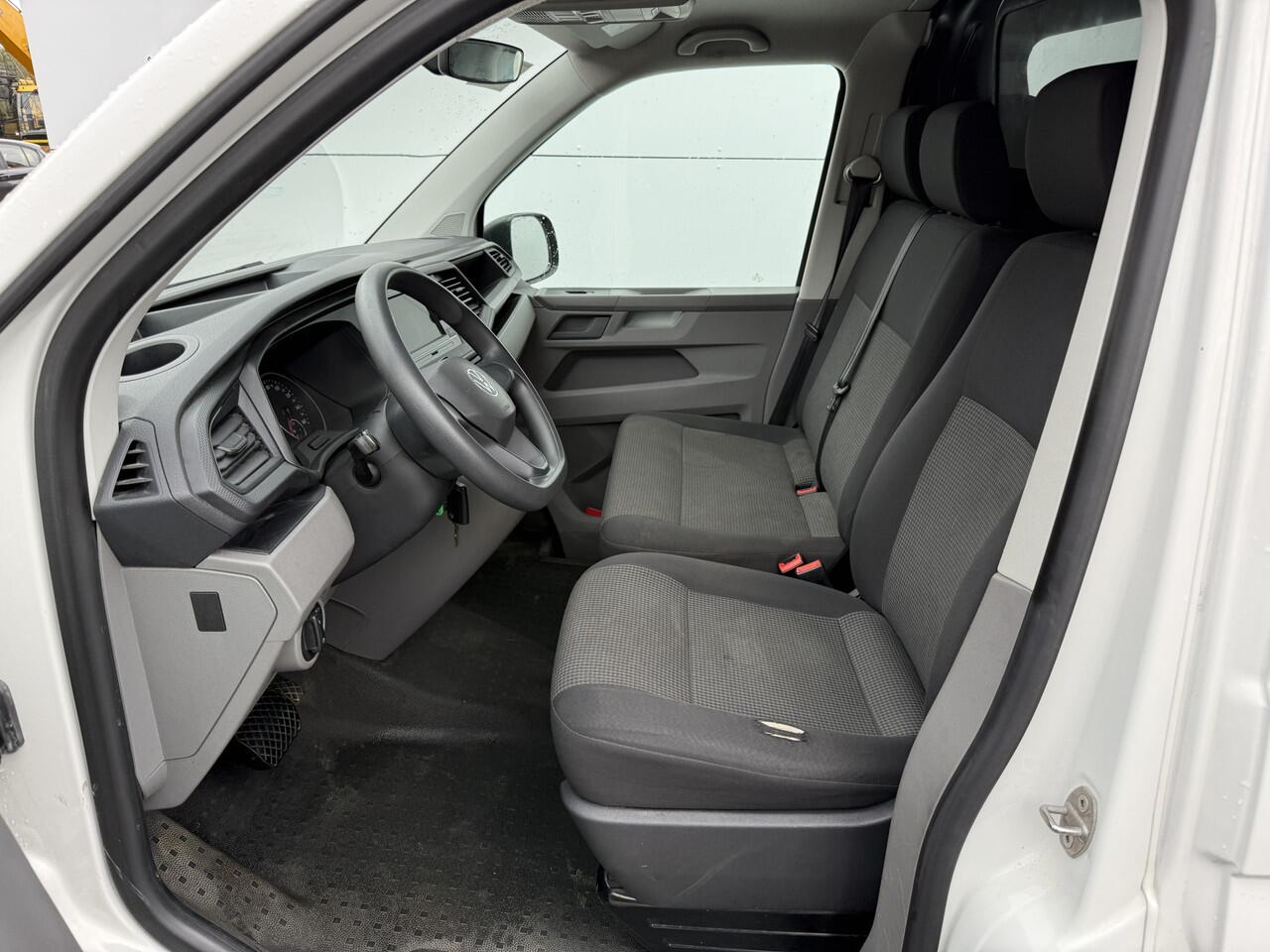 Volkswagen E-Transporter 113PK L2H1 138KM WLTP 37,3kWh 100% Elektrisch ABT E-transporter 3 Stoelen Trekhaak Airco Carplay Camera Parkeersensoren voor achter