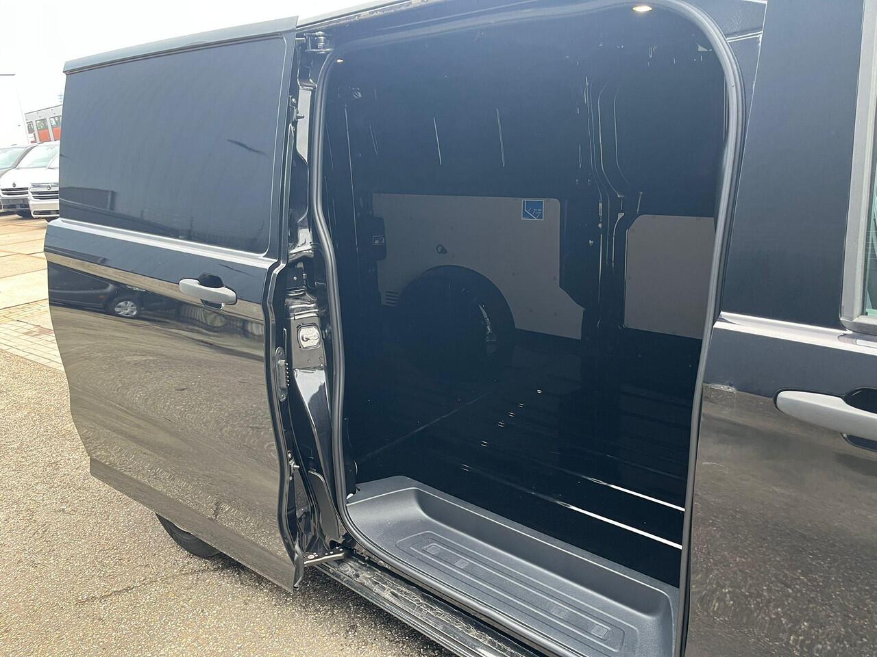 Volkswagen E-Transporter Bedrijfswagens Life L2 160 kW (218 pk) Elektrische aandrijving | Vaste trekhaak | Voorbereiding voor vw connect en vw connect plus | Bestuurdersassistentiepakket plus | Achterdeuren zonder ruit |