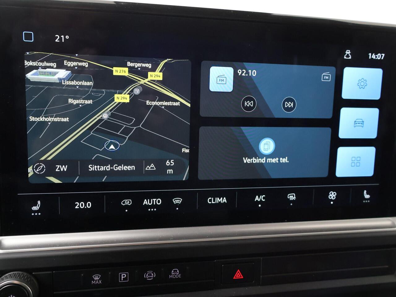 Volkswagen E-Transporter 32 L2H1 Bulli 64 kWh 210 kW (286 pk) DEMO | IQ lights | Navigatie Apple/Andriod carplay | Trekhaak vast | Achteruitrijcamera | Adaptive Cruise Control | Digitaal Dasboard