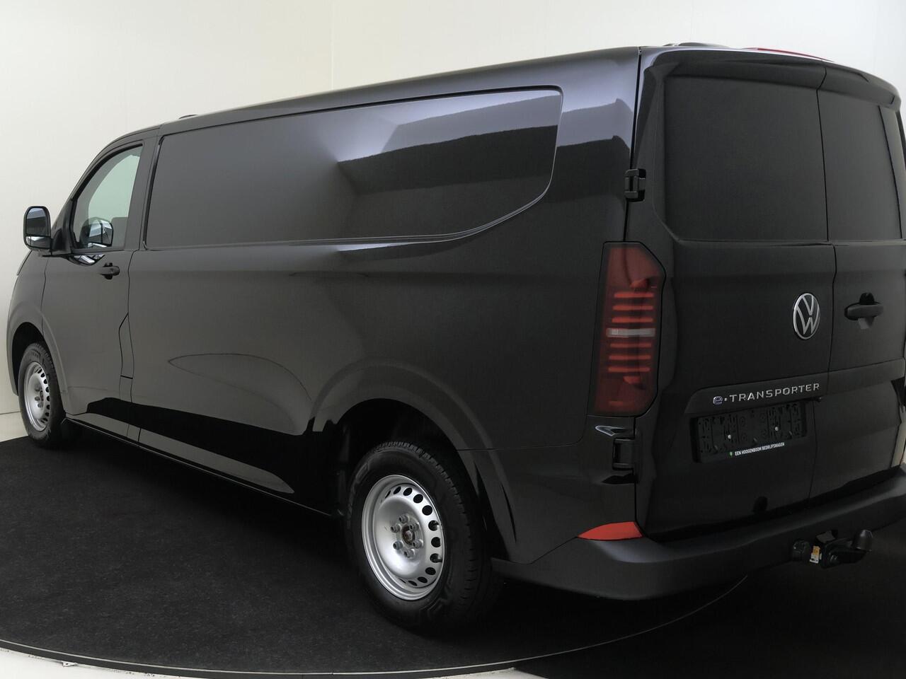 Volkswagen E-Transporter Bedrijfswagens Bestelwagen L2 218pk 64kWh Elektrische aandrijving | Trekhaak, vast | Achterdeuren zonder ruit | Centrale vergrendeling met keyless entry en start systeem Keyless Access | Bijrijdersbank |