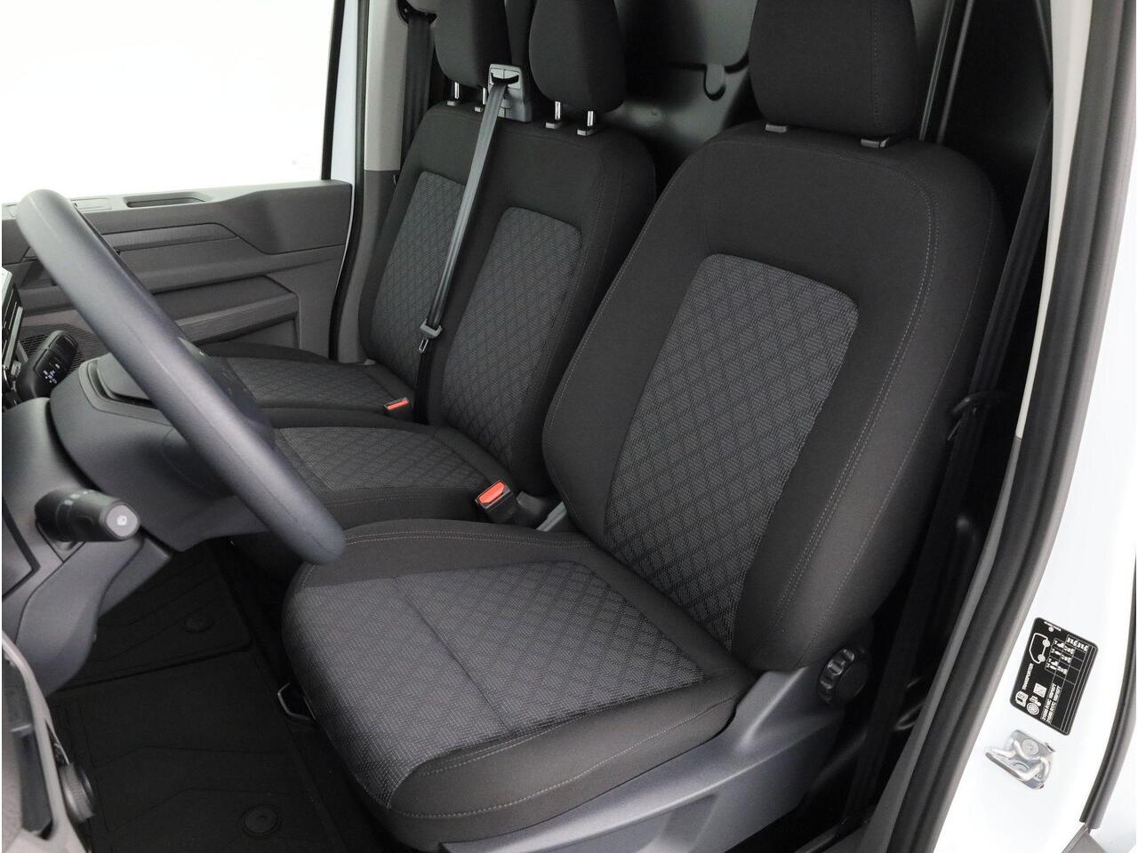 Volkswagen E-Transporter 100 kW /136 pk L1 | Trekhaak | Alarm | All season banden