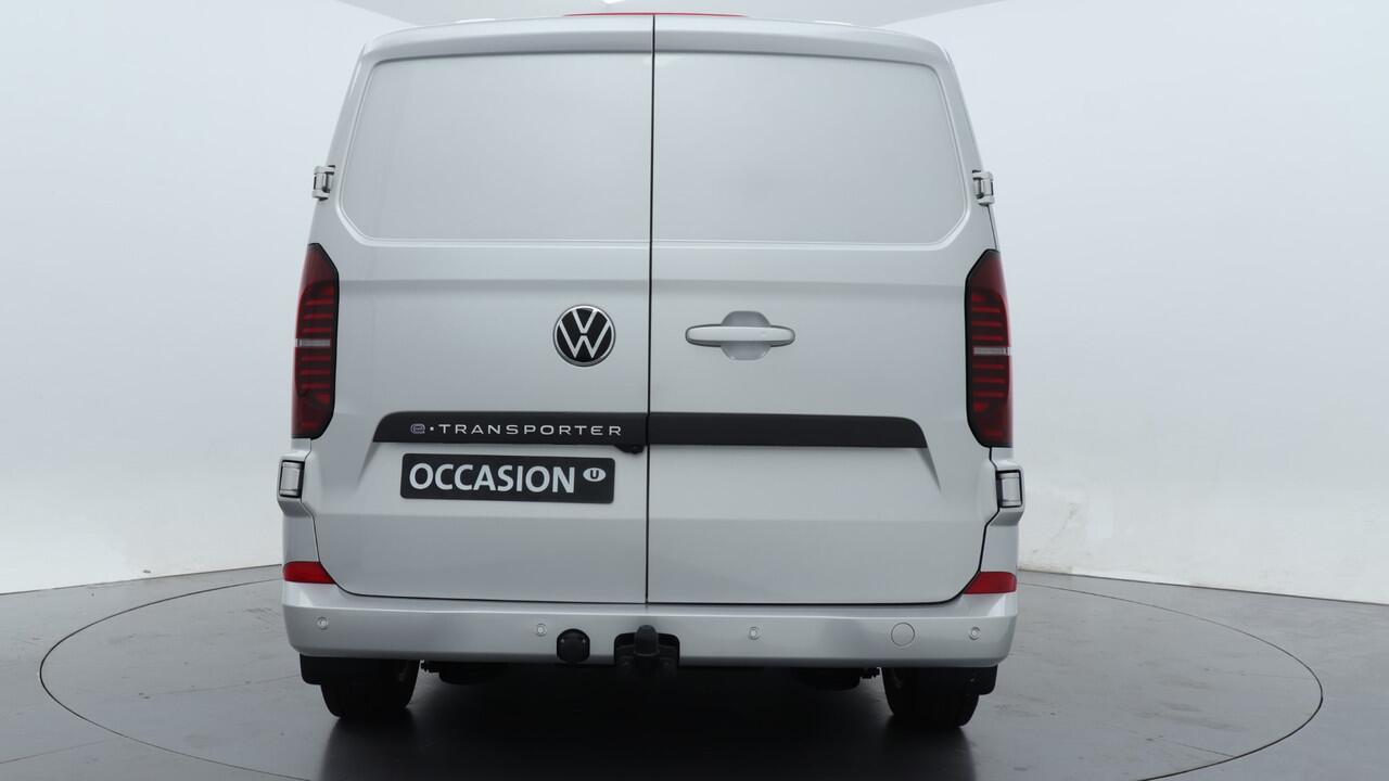 Volkswagen E-Transporter L2H1 64kWh 160kW 218PK RWD Style-Intro / Direct Leverbaar