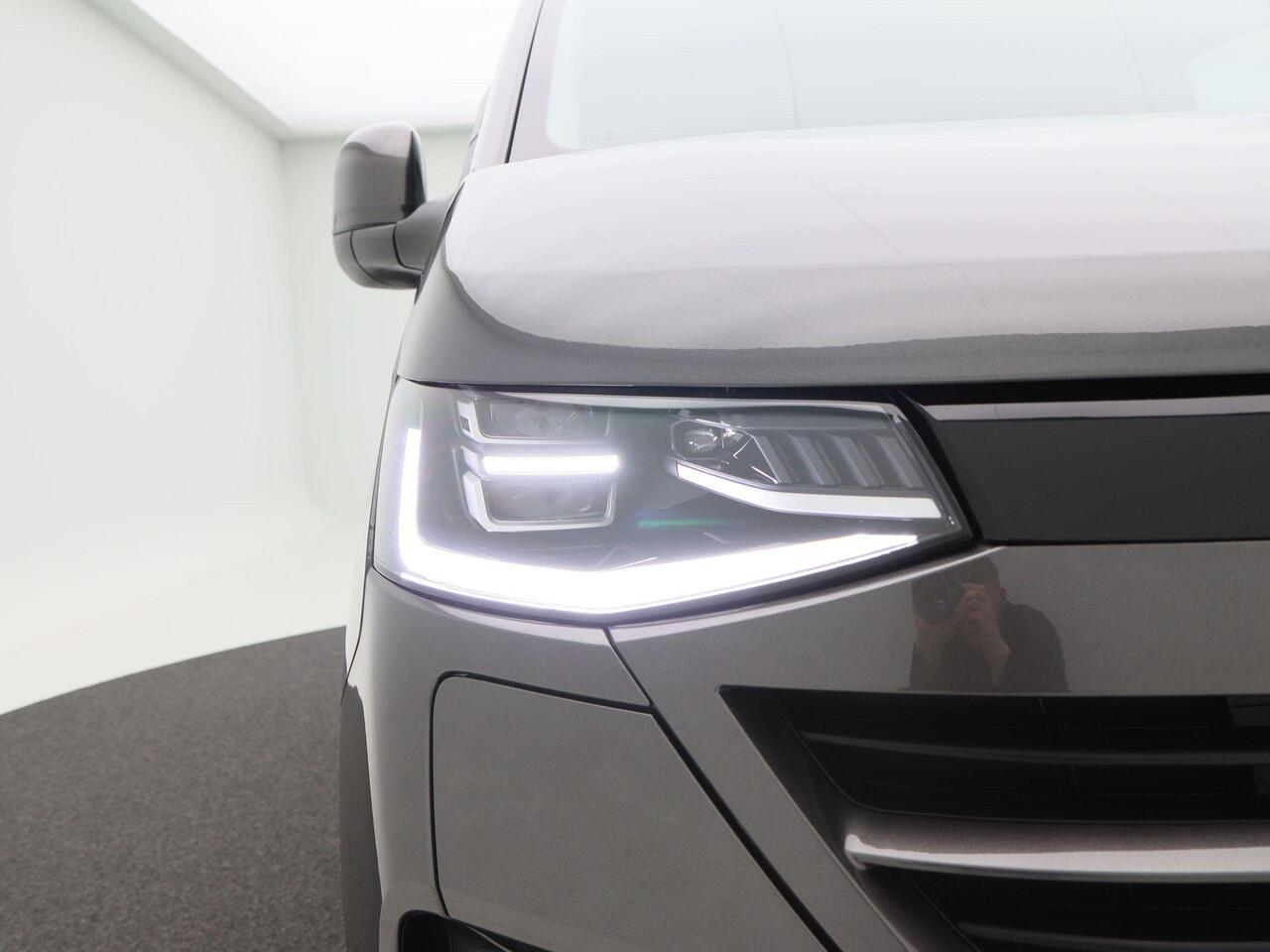 Volkswagen E-Transporter Bedrijfswagens Style Intro L2 286 pk | 19" LM | Side Bar | Trekhaak | Camera | Stoelverwarming | Voorruit Verwarming | Carplay | Dodehoek Detectie | Schuifdeur Rechts |