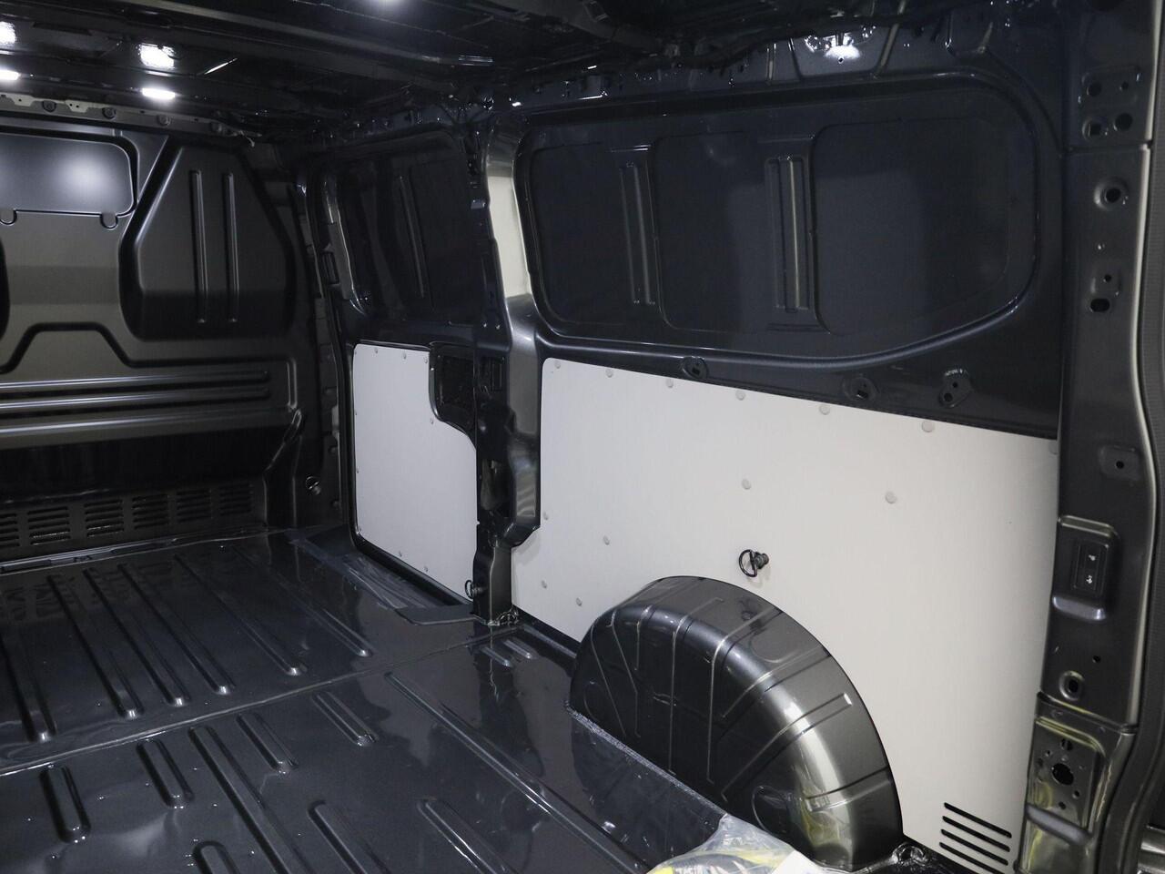 Volkswagen E-Transporter Bedrijfswagens Bestelwagen Bulli 64kWh 286pk L2 700165