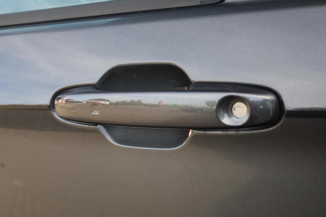 Volkswagen E-Transporter 32 L2H1 Bulli 64 kWh 286PK / 210kW, Achteruitrijcamera (Area View), LED Matrix IQ.Light, verwarmbare voorstoelen, Apple Carplay & Android Auto, achteruitrijcamera, adaptive cruise control met Stop & Go, navigatie, dynamische grootlichtassistent, volledig 