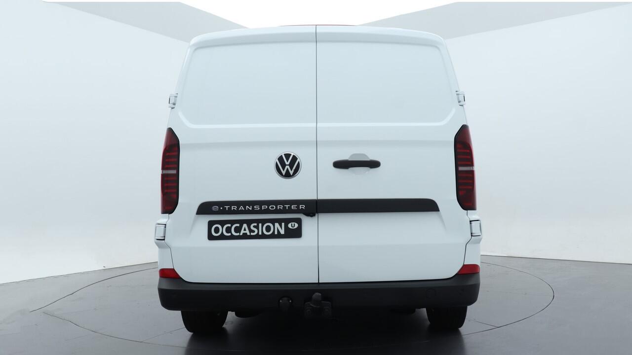 Volkswagen E-Transporter L2H1 64kWh 218pk RWD 3.2T Life-Intro /Direct leverbaar