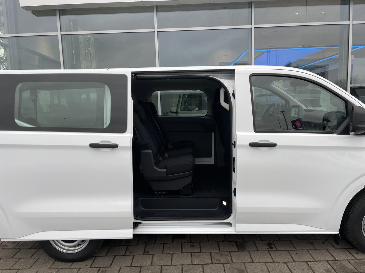 Volkswagen E-Transporter Kombi L1 64 kWh | 136PK | 9 Persoons | Trekhaak
