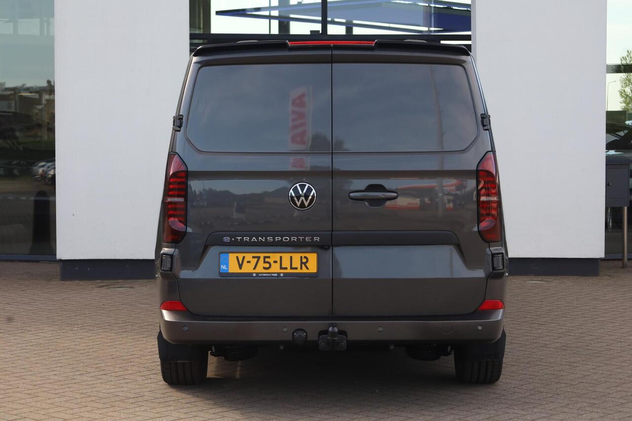Volkswagen E-Transporter 32 L2H1 Bulli 64 kWh 286PK / 210kW, Achteruitrijcamera (Area View), LED Matrix IQ.Light, verwarmbare voorstoelen, Apple Carplay & Android Auto, achteruitrijcamera, adaptive cruise control met Stop & Go, navigatie, dynamische grootlichtassistent, volledig 