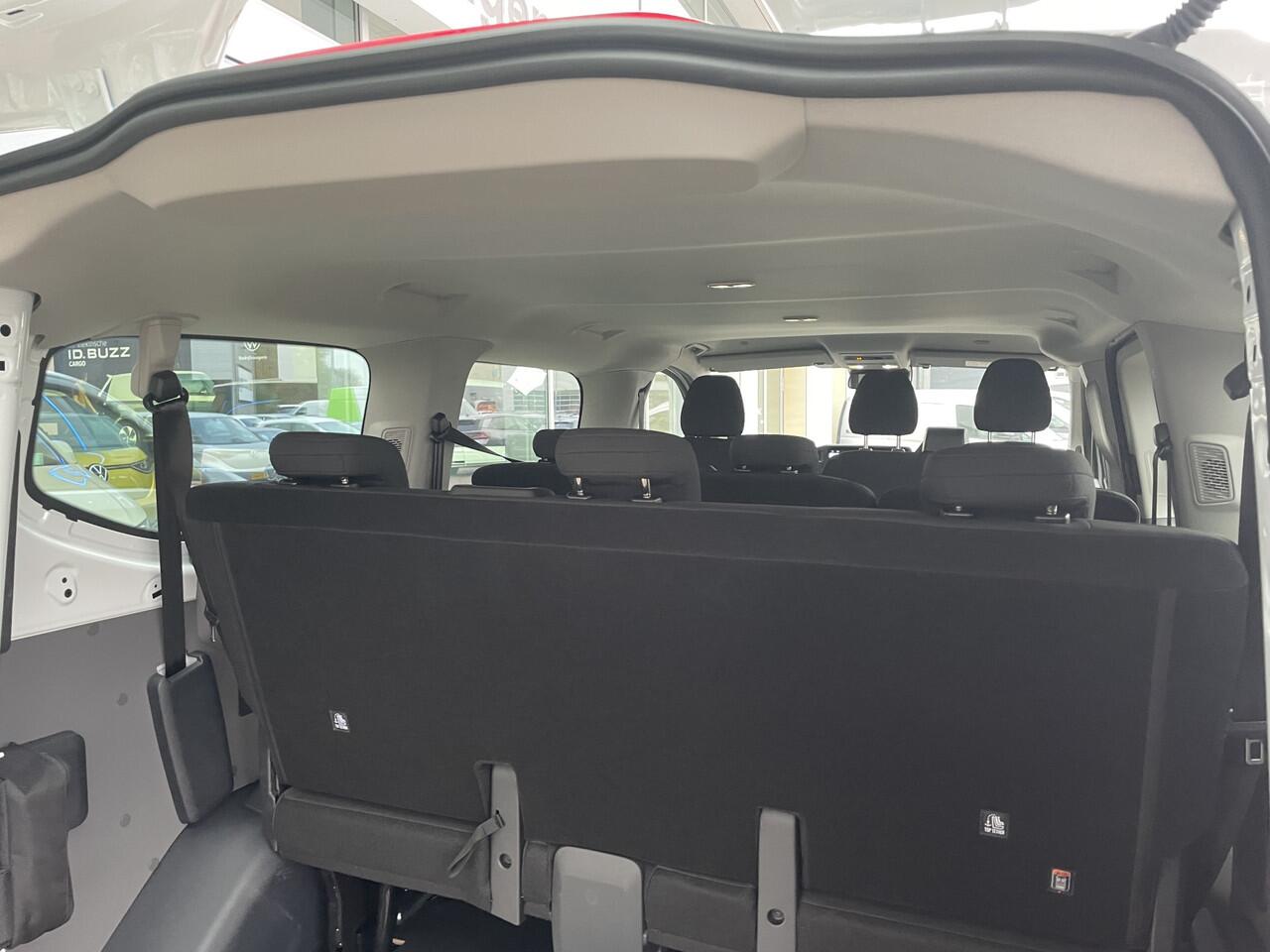 Volkswagen E-Transporter Kombi L1 64 kWh | 136PK | 9 Persoons | Trekhaak