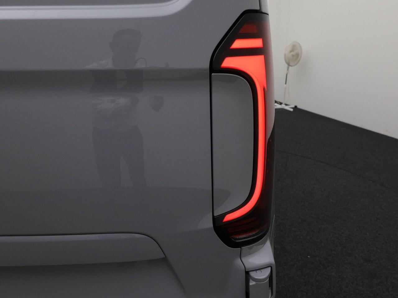 Volkswagen E-Transporter Bedrijfswagens Bestelwagen Bulli 64kWh 286pk L2 700168