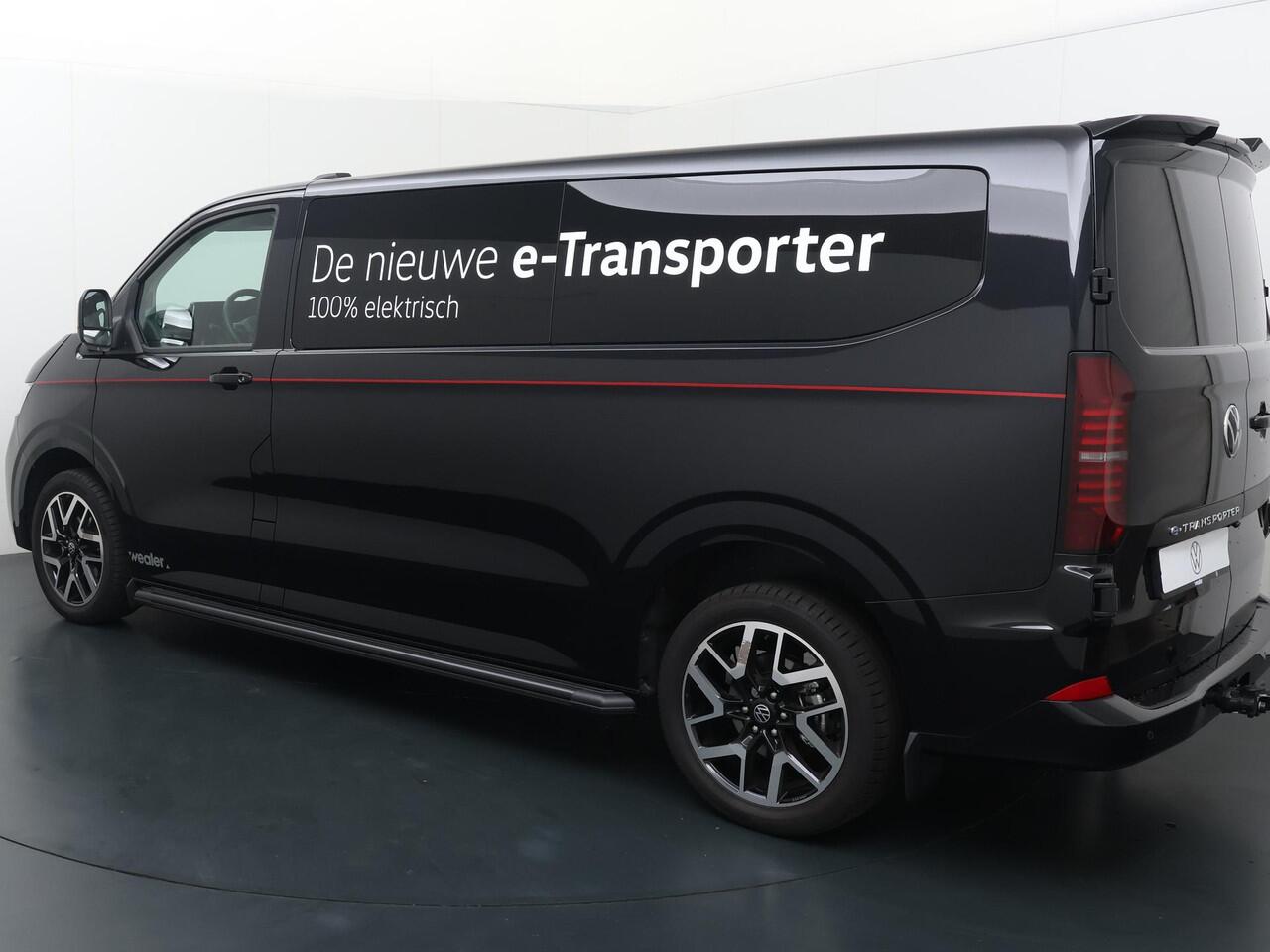 Volkswagen E-Transporter 32 L2H1 Bulli 64 kWh 210 kW (286 pk) DEMO | IQ lights | Navigatie Apple/Andriod carplay | Trekhaak vast | Achteruitrijcamera | Adaptive Cruise Control | Digitaal Dasboard