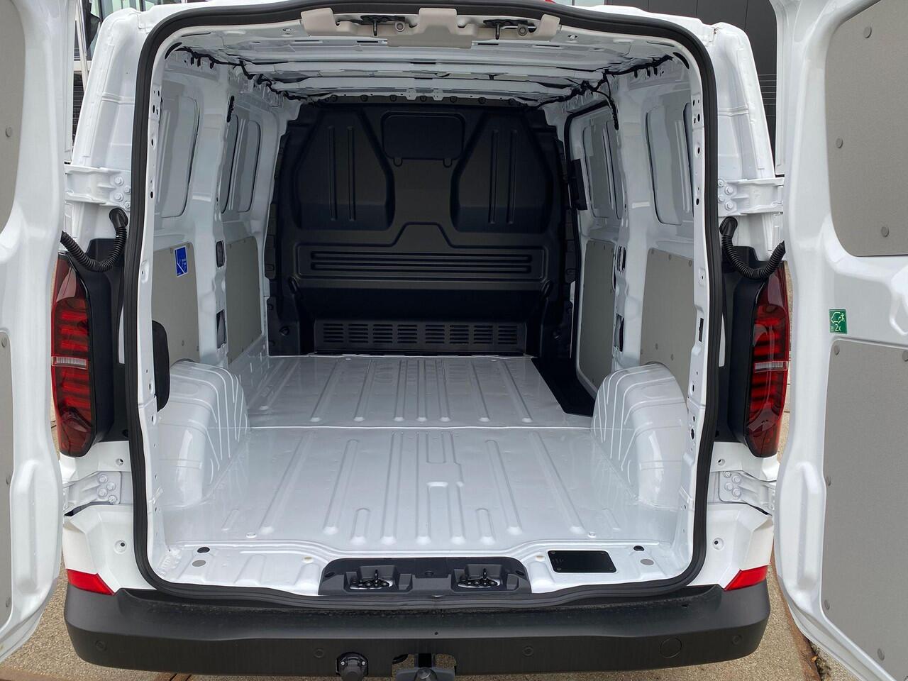 Volkswagen E-Transporter Bedrijfswagens Bestelwagen L1 218pk 64kWh Elektrische aandrijving | Bijrijdersbank | Trekhaak, vast | Navigatiesysteem 13" met draadloos App-Connect | Achterdeuren zonder ruit |