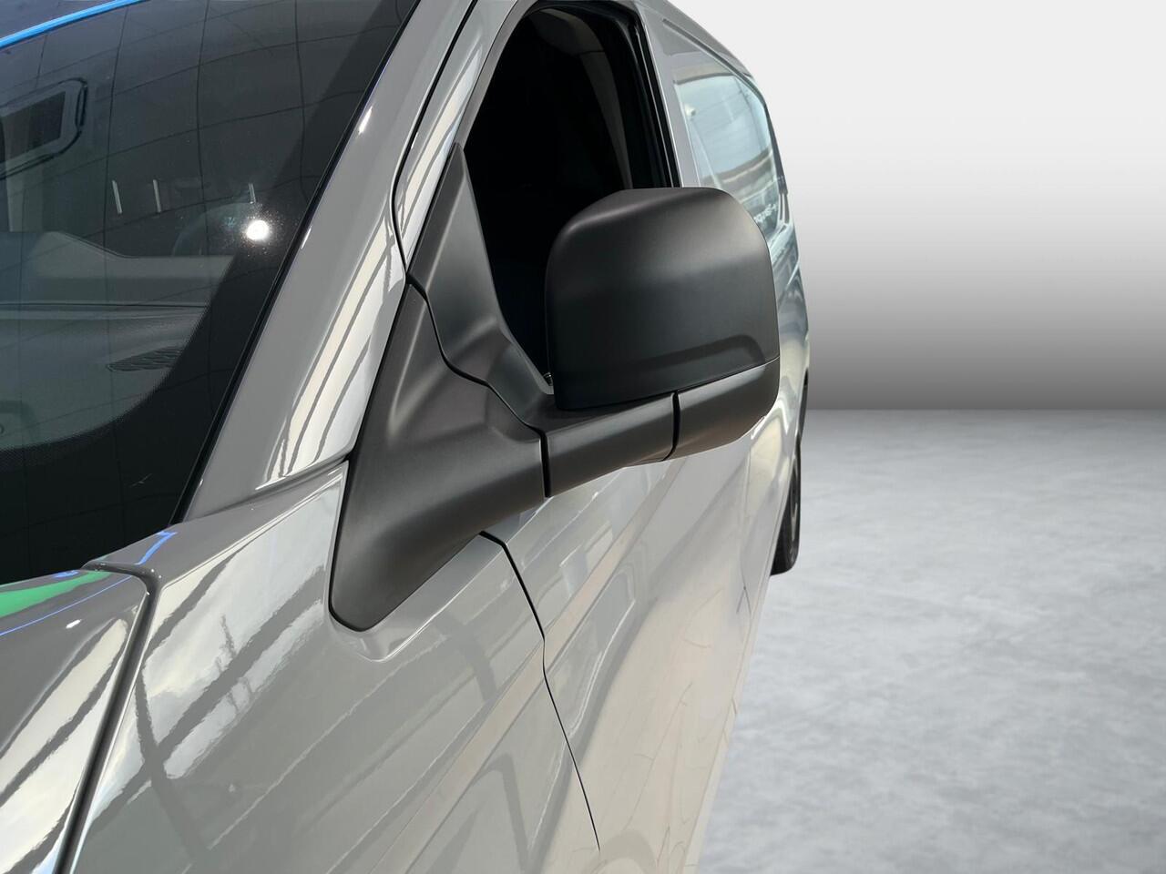 Volkswagen E-Transporter Bedrijfswagens Bestelwagen L1 218pk 64kWh Elektrische aandrijving | Bijrijdersbank | Trekhaak, vast | Navigatiesysteem 13" met draadloos App-Connect | Achterdeuren zonder ruit |