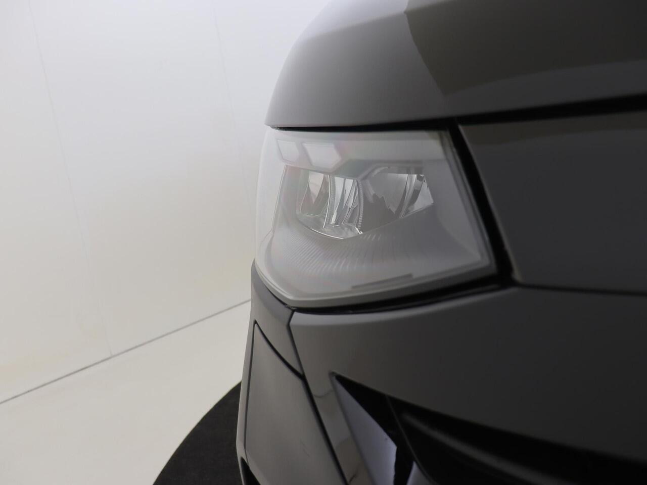 Volkswagen E-Transporter Bedrijfswagens Bestelwagen L2 218pk 64kWh Elektrische aandrijving | Trekhaak, vast | Achterdeuren zonder ruit | Centrale vergrendeling met keyless entry en start systeem Keyless Access | Bijrijdersbank |