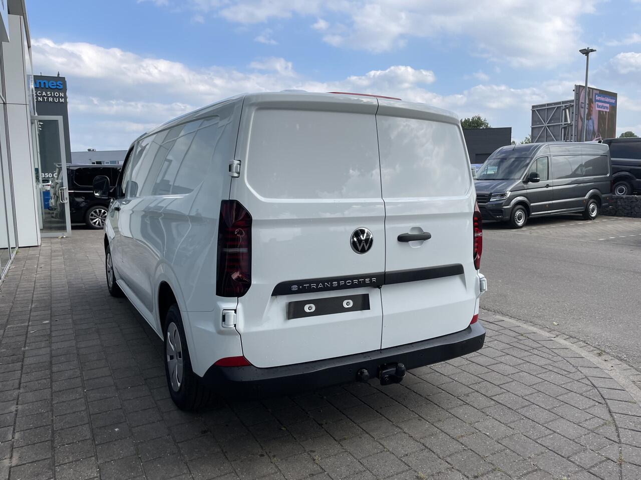 Volkswagen E-Transporter L2 64 kWh 136pk | Trekhaak | Assistentiepakket plus