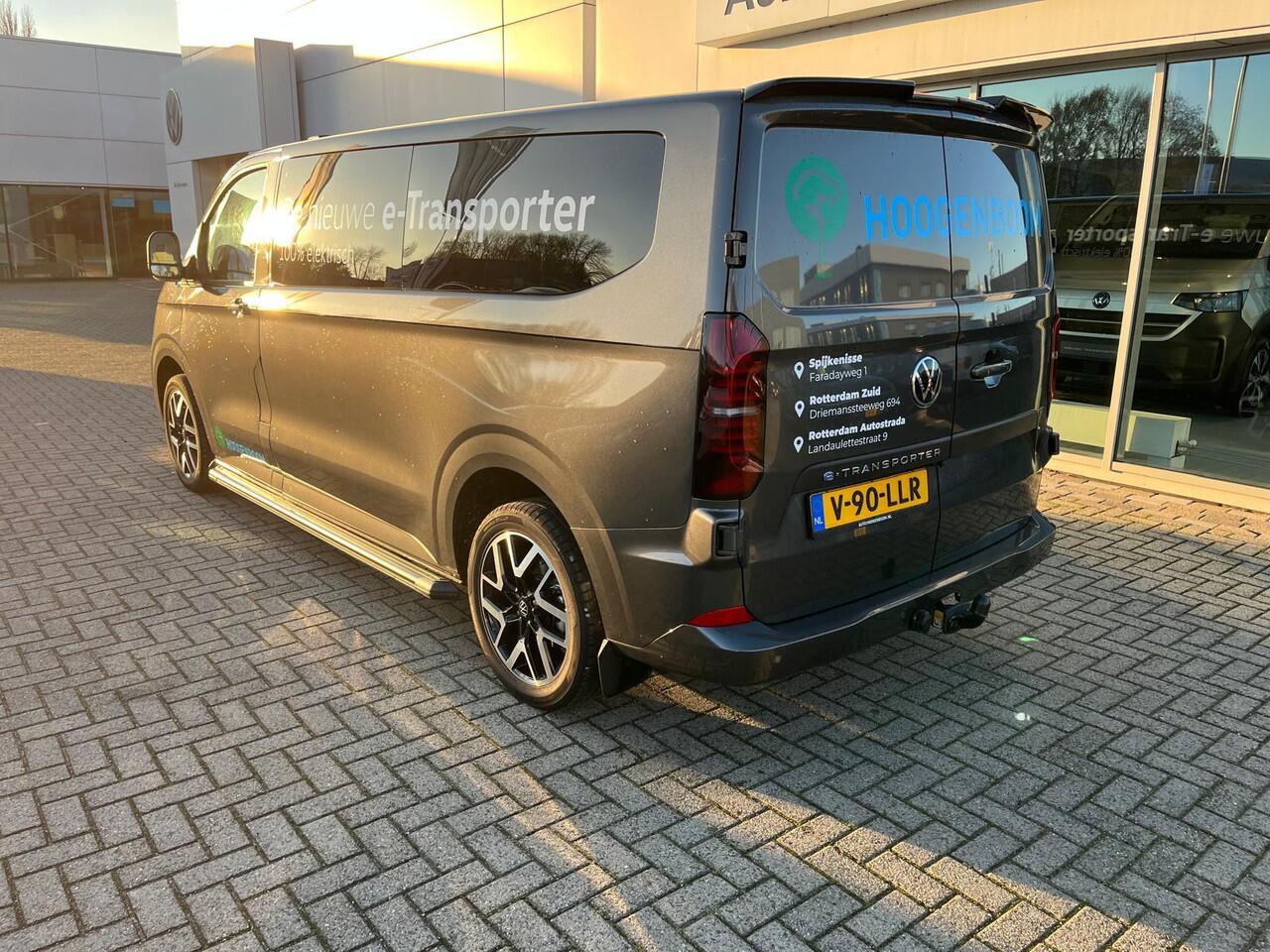 Volkswagen E-Transporter Bedrijfswagens Style Intro L2 210 kW (286 pk) Elektromotor | Adaptieve Cruise Control | Trekhaak | Navigatiesysteem 13" met draadloos App-Connect | IQ.LIGHT - LED matrix koplampen | Geavanceerde grootlichtregeling (Dynamic Light Assist) |