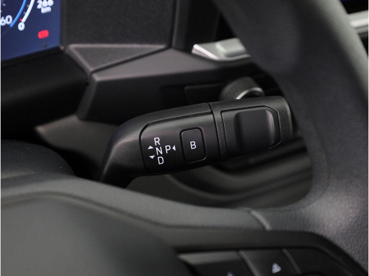 Volkswagen E-Transporter 100 kW /136 pk L1 | Trekhaak | Alarm | All season banden