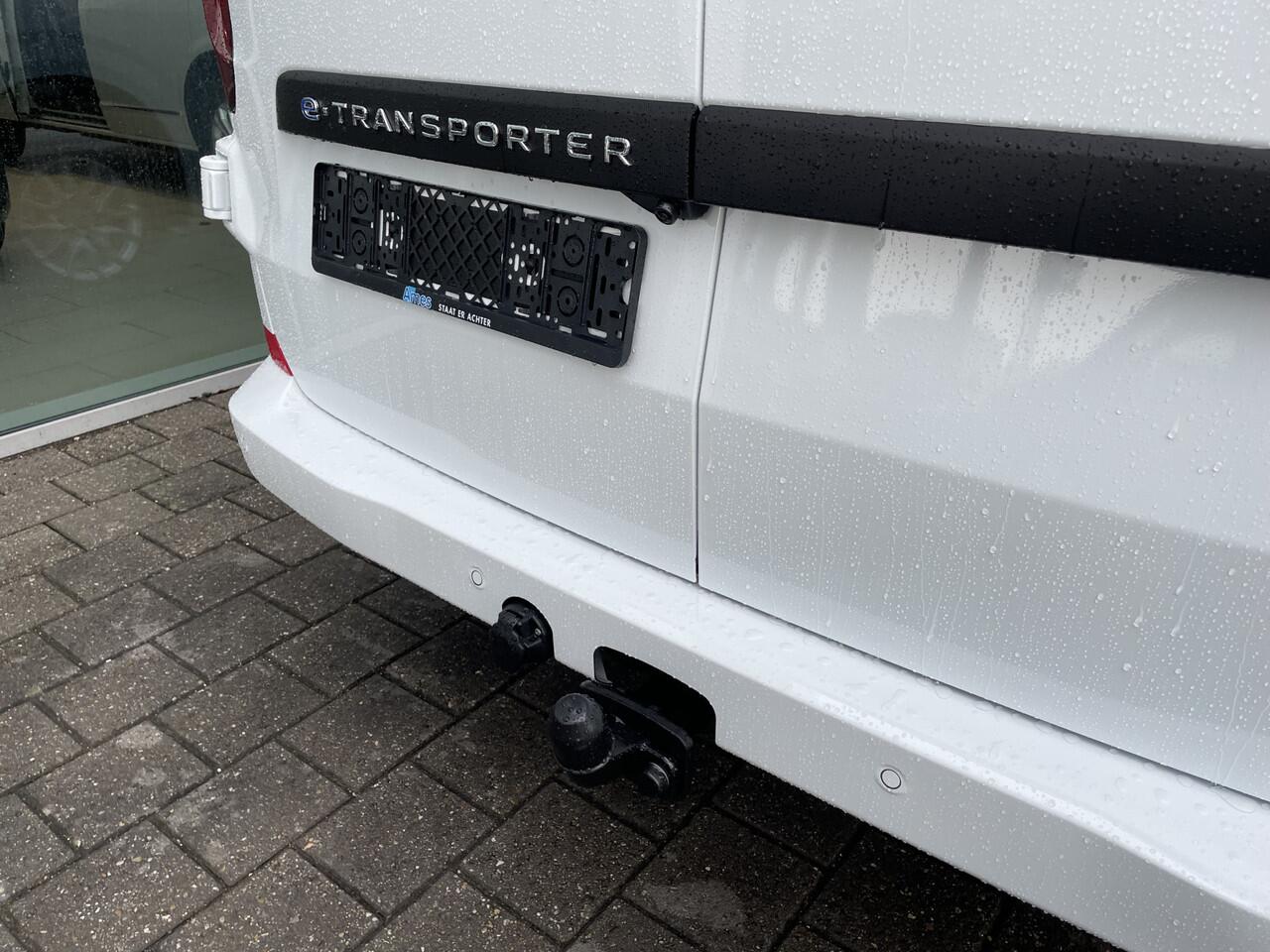 Volkswagen E-Transporter L2 Style 218PK | Trekhaak | App Connect | 3 Zits | Assistentie Pakket Premium